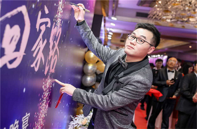 【高光“疫”事】勇敢逆行的特殊“网约车”——乐天使90后，用信念打通生命运输线